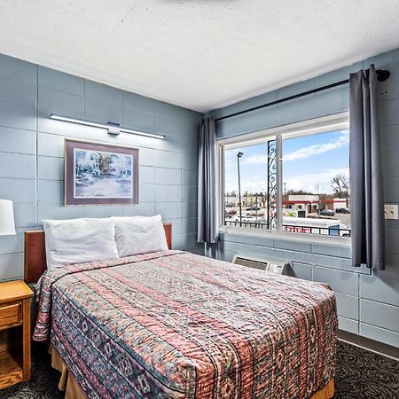 Broadway Inn Council Bluffs Bagian luar foto