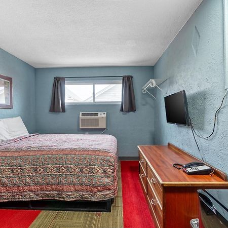 Broadway Inn Council Bluffs Bagian luar foto