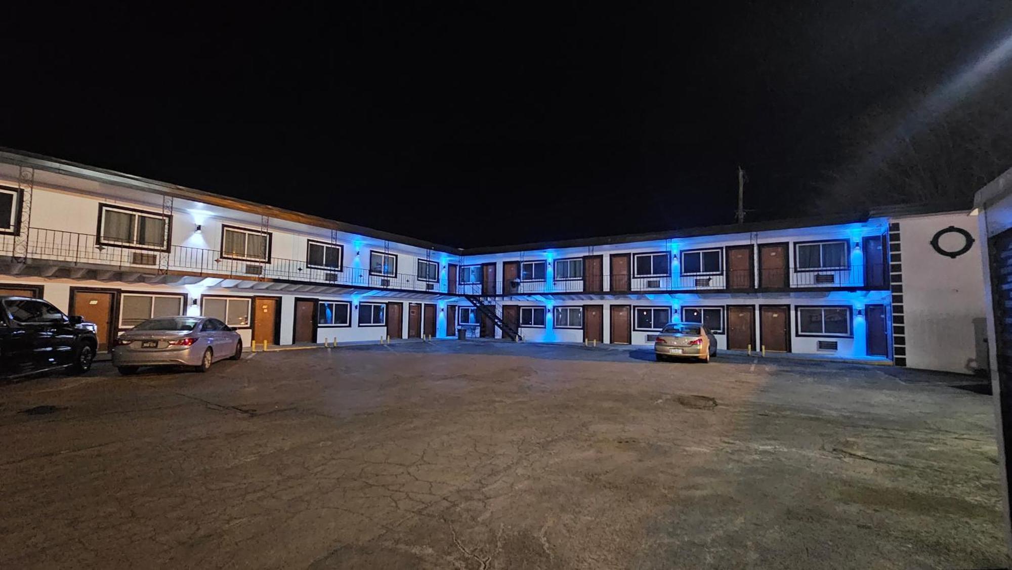 Broadway Inn Council Bluffs Bagian luar foto
